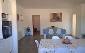 La villa des Mûriers très spacieuse de 1 à 8 voyageurs avec lit bb dans un environnement calme dans les coteaux